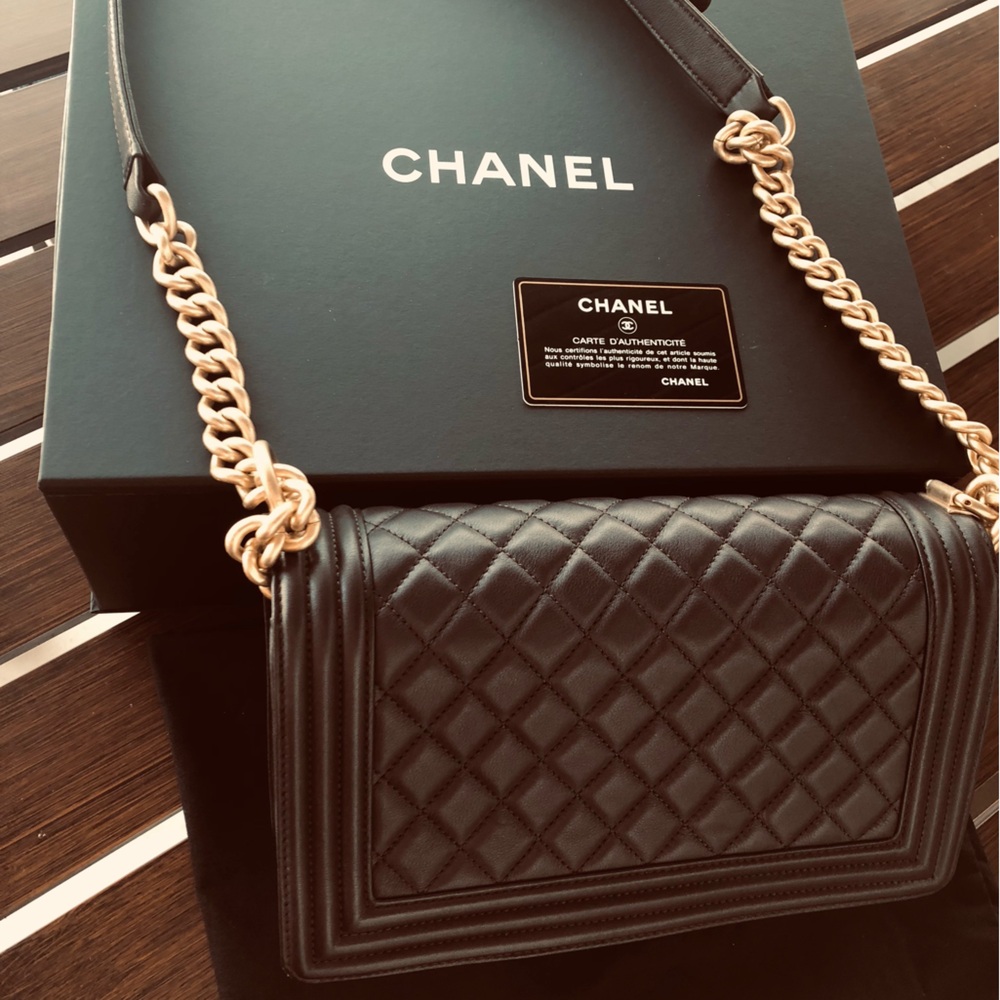 GIFTABLE CHANEL Quilted Leather Medium Boy Flap Bag with Gold Hardware - Picture 9 of 11